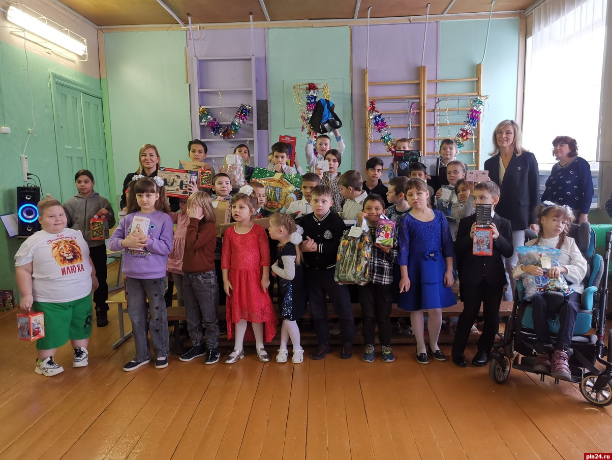 Детский фонд навестил учеников Островской коррекционной школы