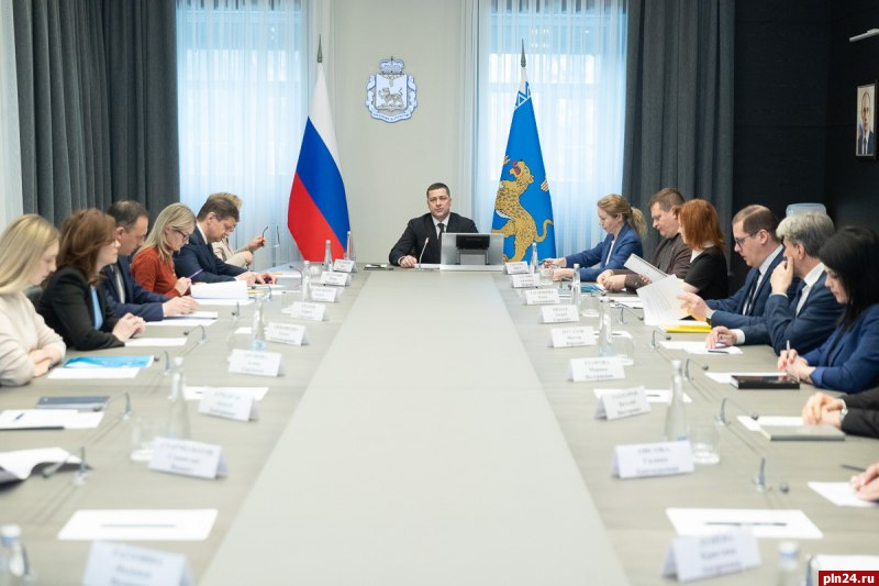 Михаил Ведерников поставил задачи по реализации президентских нацпроектов в Псковской области на 2024 год