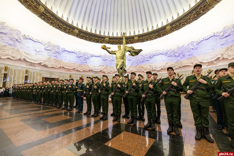 Новобранцы из Псковской области стали солдатами Преображенского полка в Музее Победы