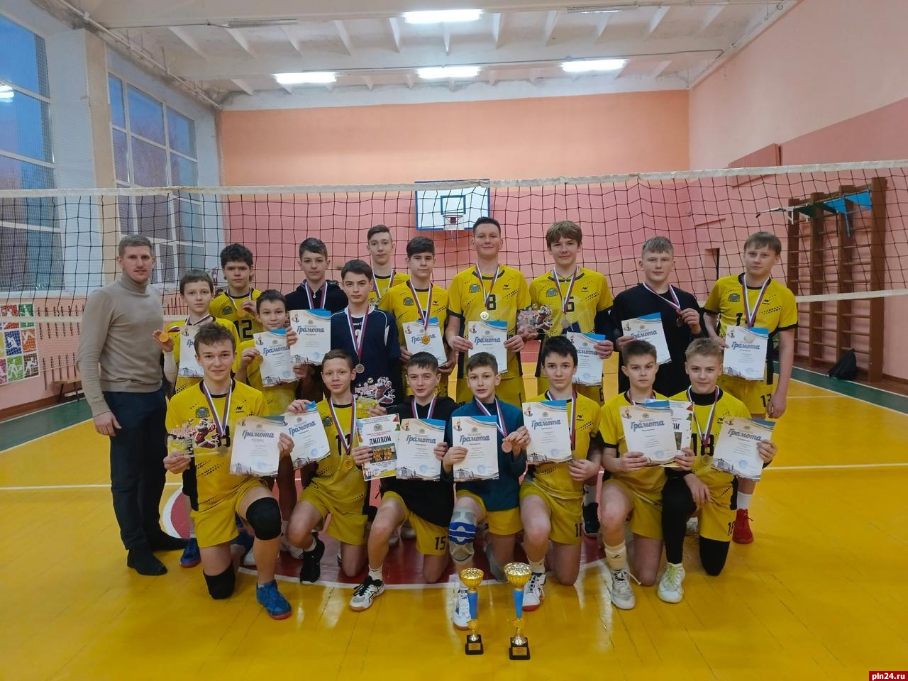 Псковичи стали призерами турнира по волейболу «Старый Новый год - 2023»
