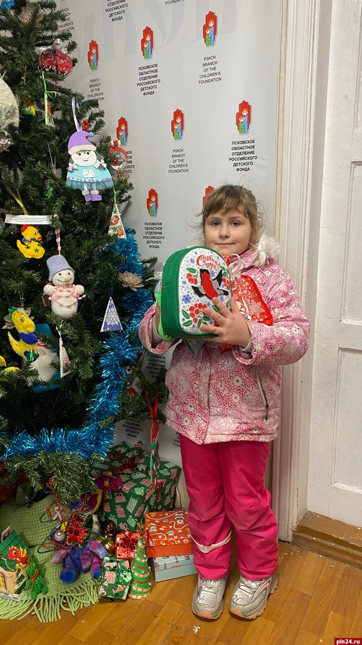 Более 200 детей получили вещевую помощь в Псковском отделении детского фонда 