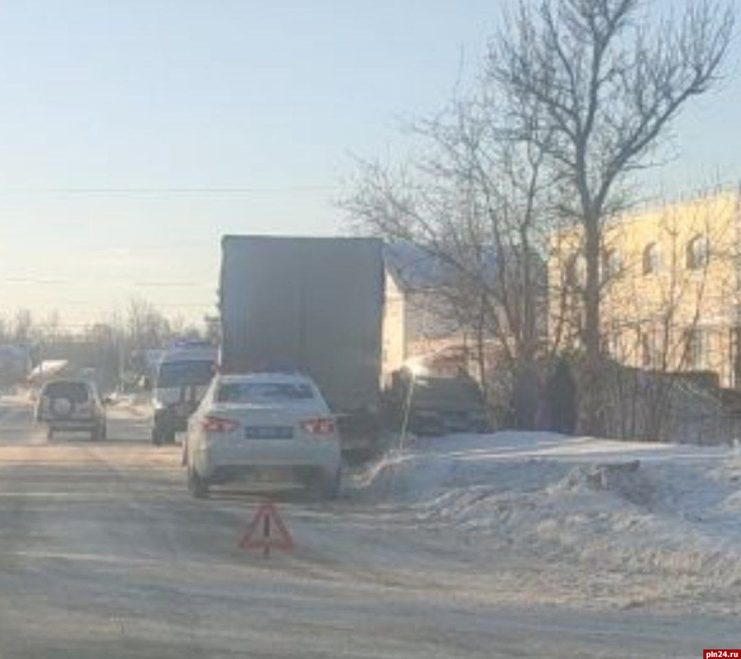 Опасный участок с колеей на улице Николая Васильева в Пскове исправит подрядчик
