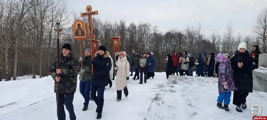 Ежемесячный крестный ход состоялся вокруг Пскова