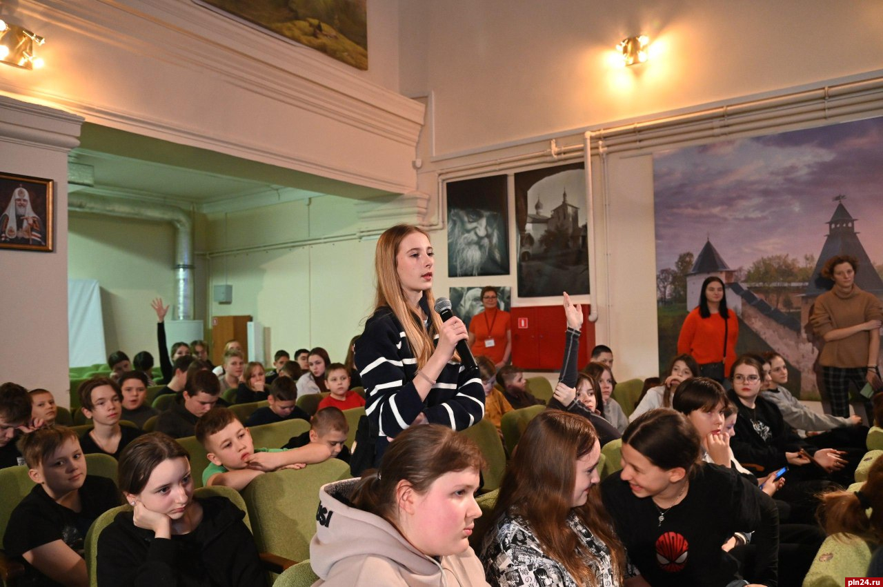 Экскурсии в Пушкинские Горы и Изборск организуют для белгородских школьников
