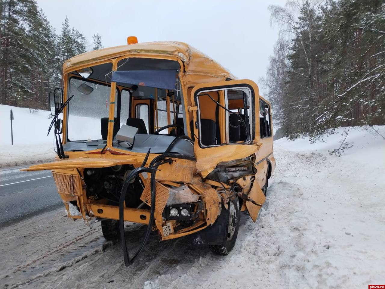 «Росгосстрах» ждет обращений от пассажиров школьного автобуса, попавшего в ДТП в Пушкиногорском районе