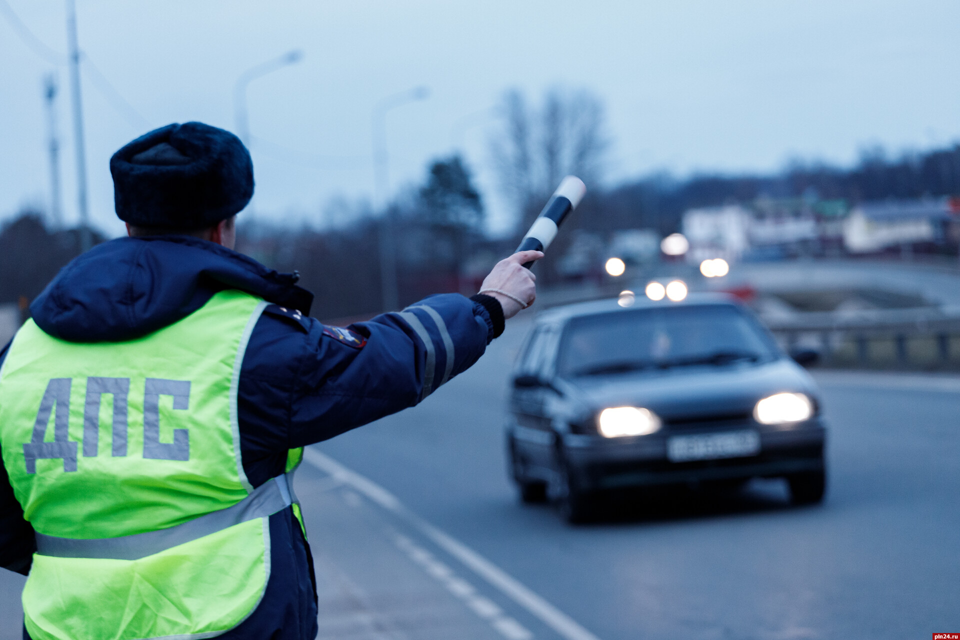 Нетрезвого водителя Lada задержали псковские полицейские