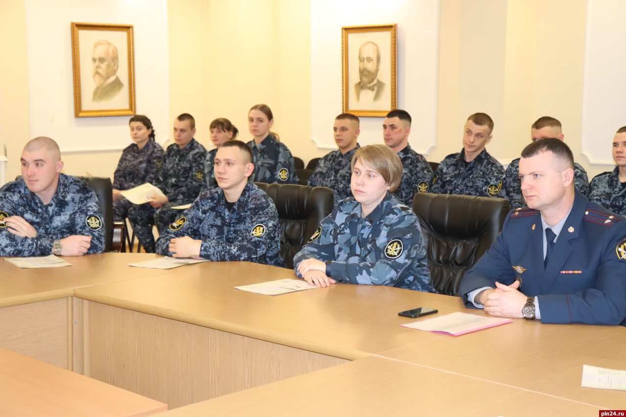 Профессиональная подготовка слушателей завершилась в Псковском филиале университета ФСИН