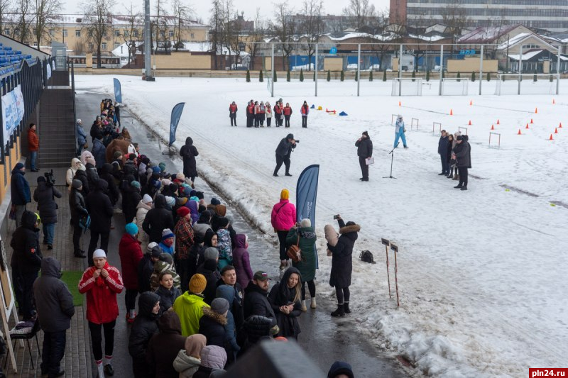 Всероссийский день зимних видов спорта объединил жителей и семьи Пскова и Великих Лук
