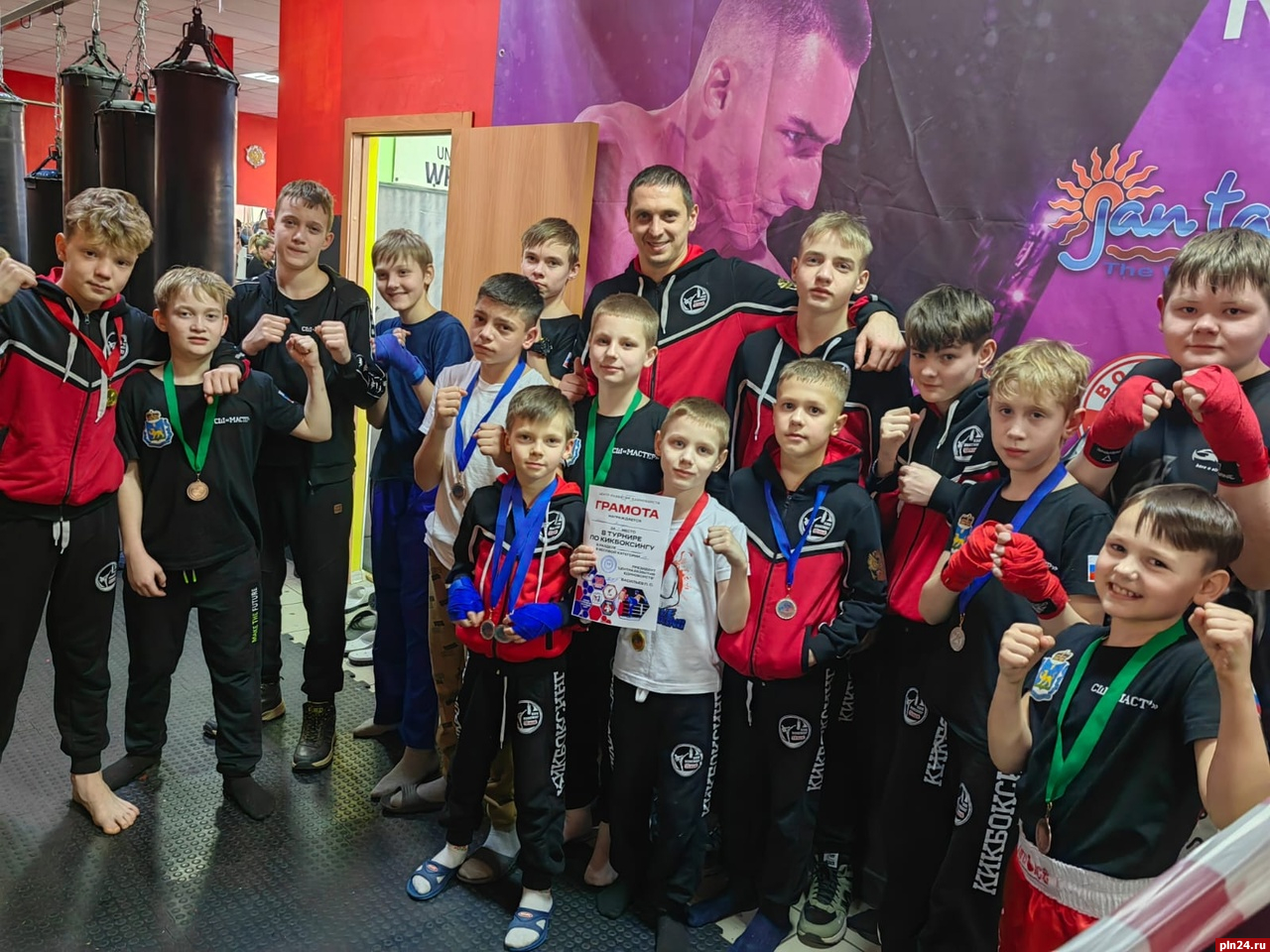 Спортсмены псковского «Мастера» завоевали медали турнира по кикбоксингу в Петербурге