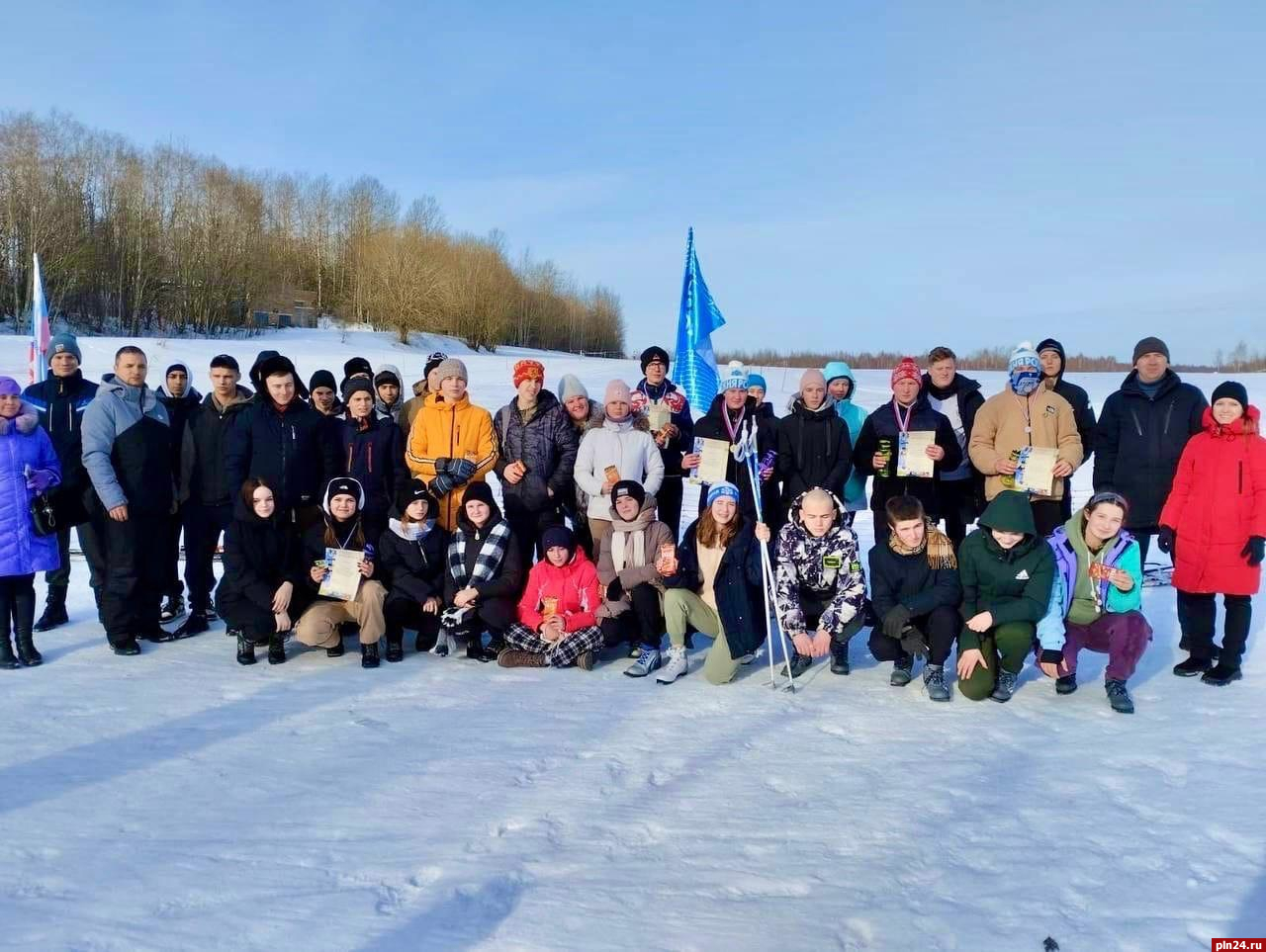 Соревнования по лыжным гонках среди школ прошли в Псковском районе