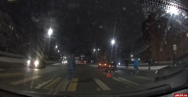 Пешехода на Запсковье сбил молодой человек за рулем Mercedes