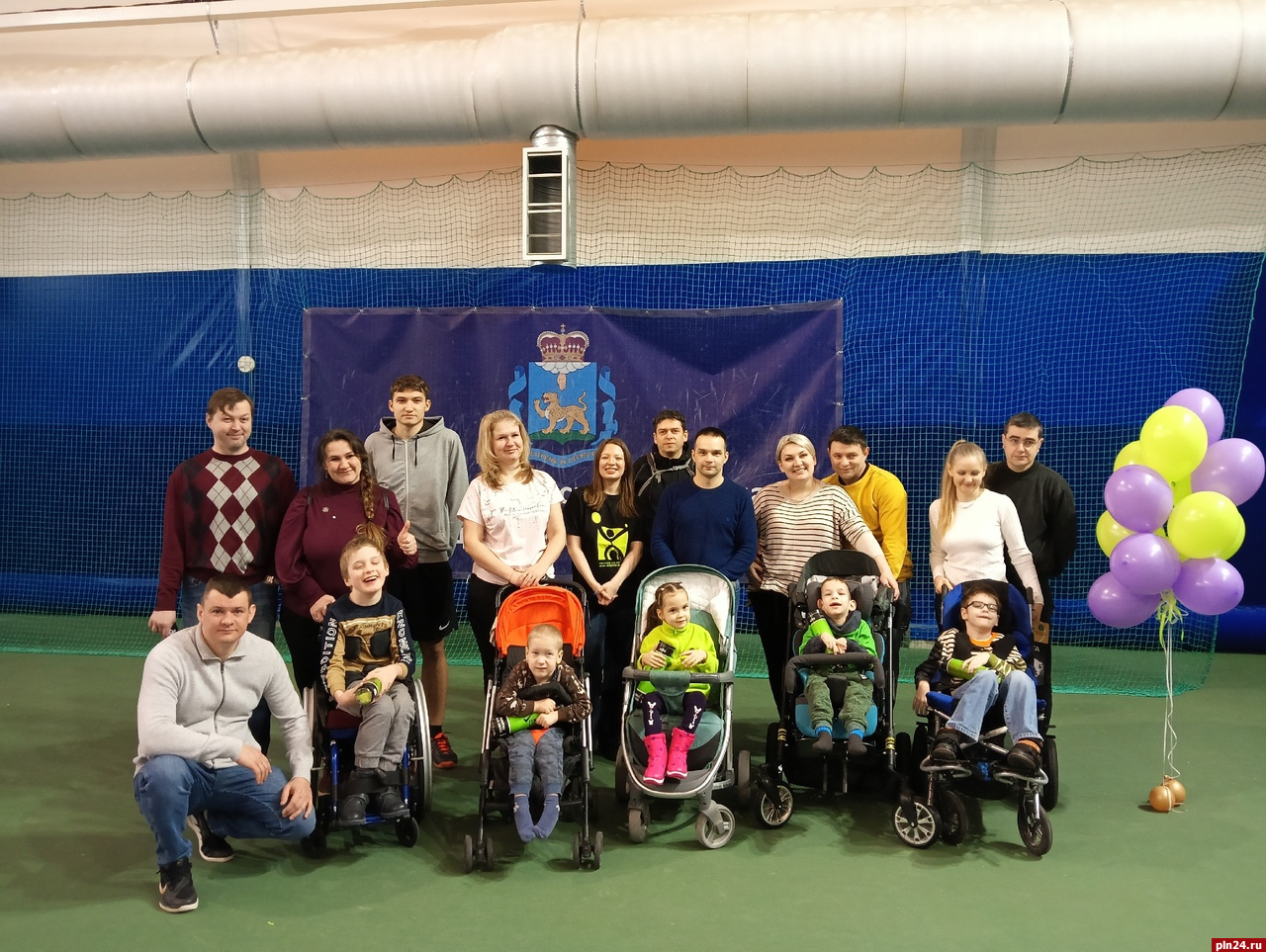 «Теннис был для нас мечтой»: в Пскове запустили проект для инвалидов-колясочников
