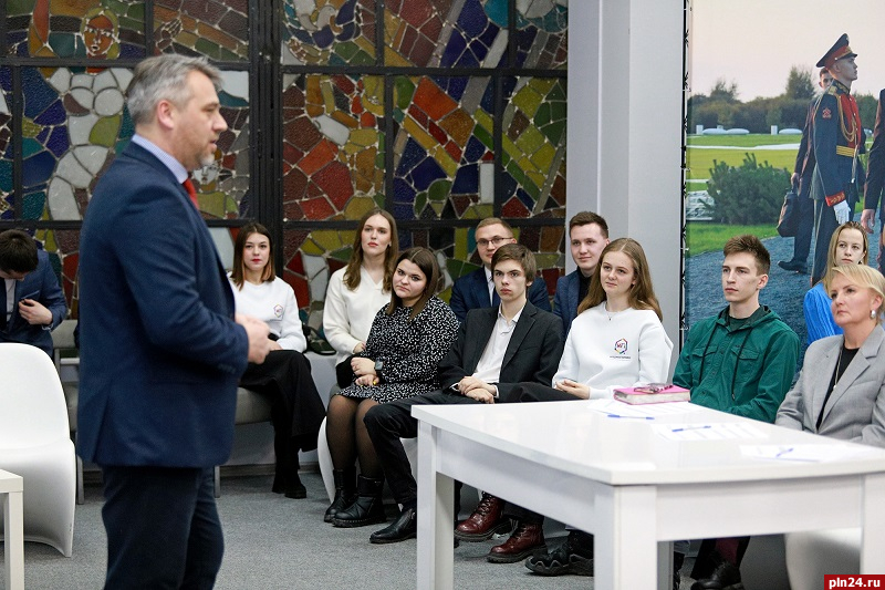 Школа дебатов открылась в Штабе общественной поддержки в Пскове