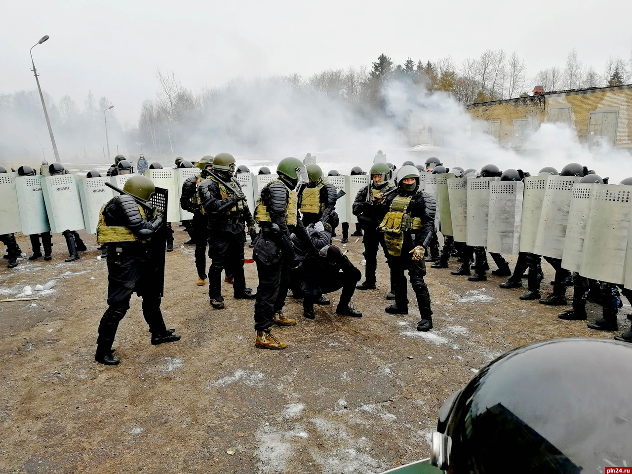 Действия по пресечению массовых беспорядков отработали в псковском УФСИН