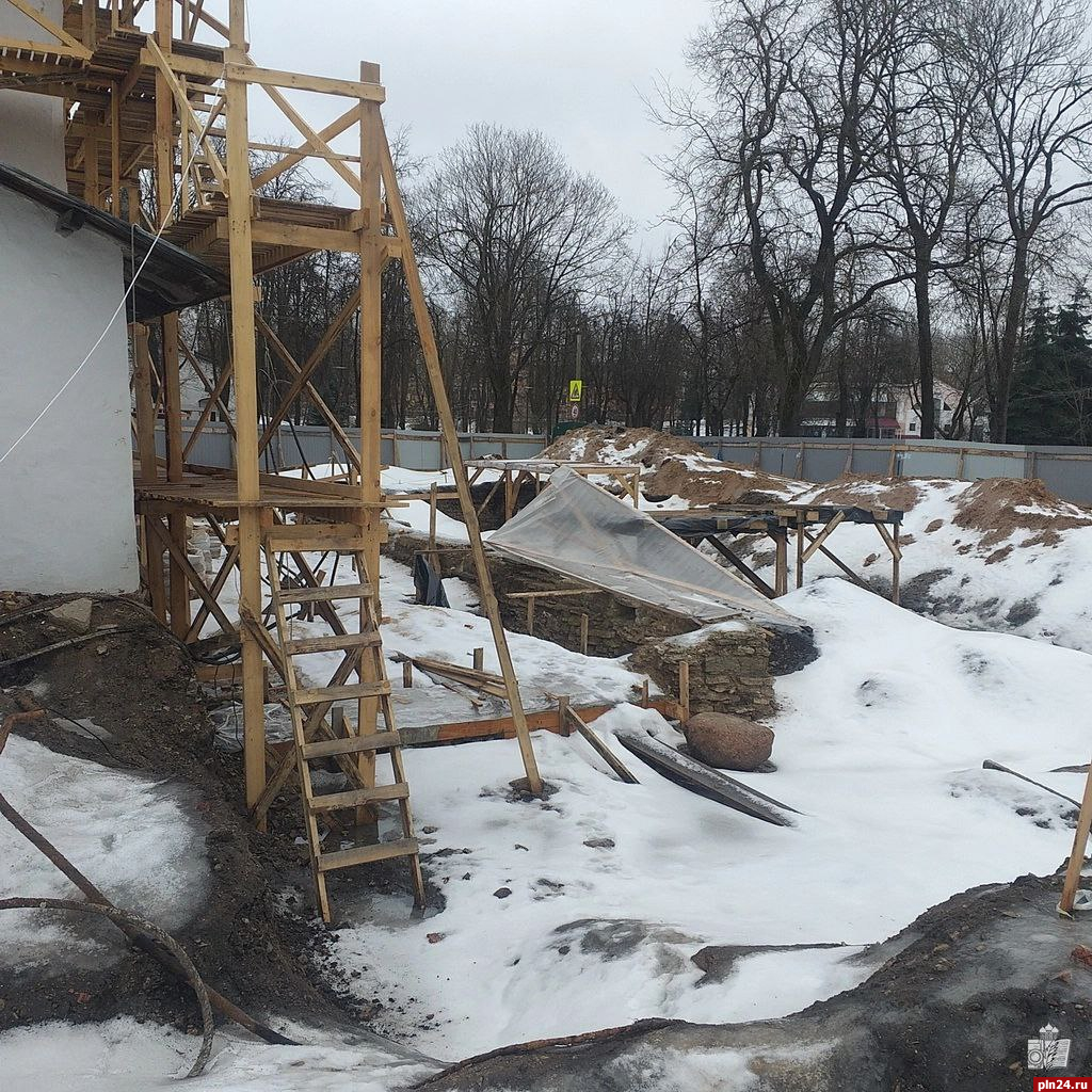 Реставраторы готовятся начать наружные работы в храме Николая со Усохи в Пскове