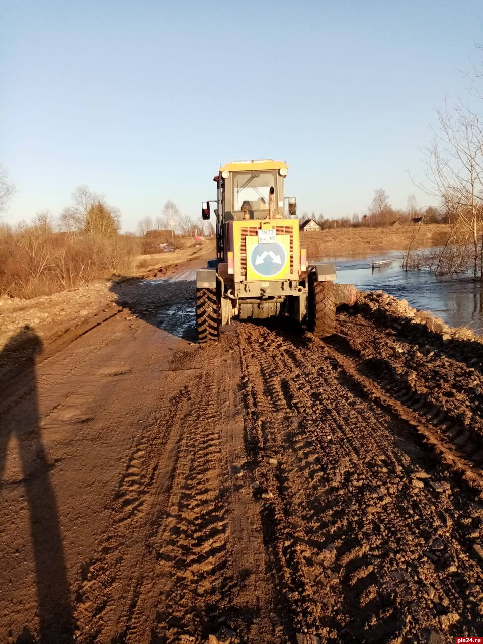 Проезд к деревне Подмогилье-1 в Палкинском районе восстановили