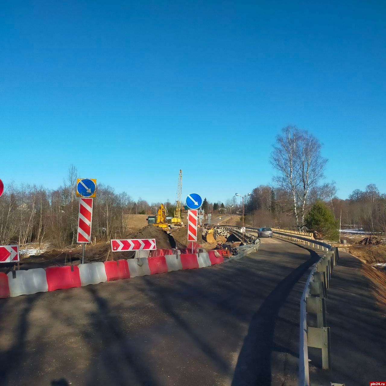 Движение по временному мосту через реку Черная открыли в Плюсском районе