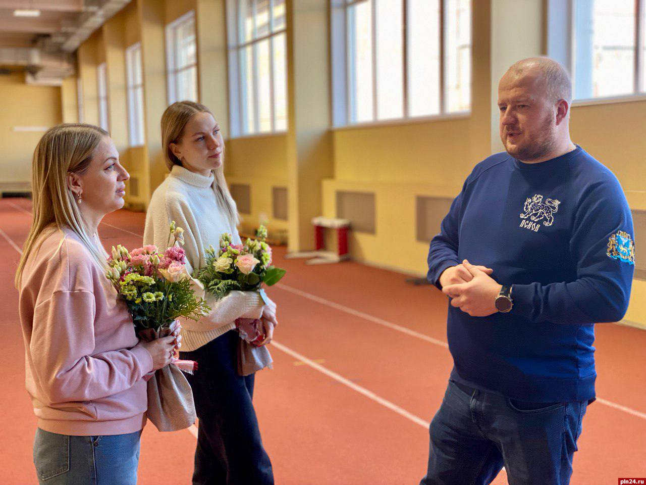 Борис Елкин поздравил псковскую спортсменку Наталью Спиридонову с победой на чемпионате России