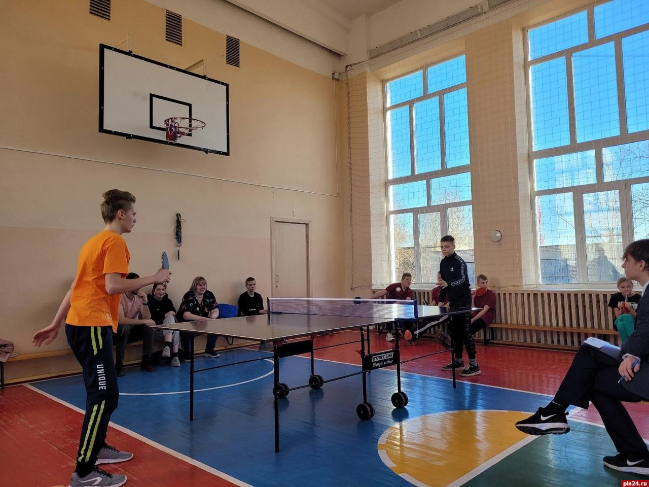 Школьники в Псковском районе соревновались в настольном теннисе и шахматах