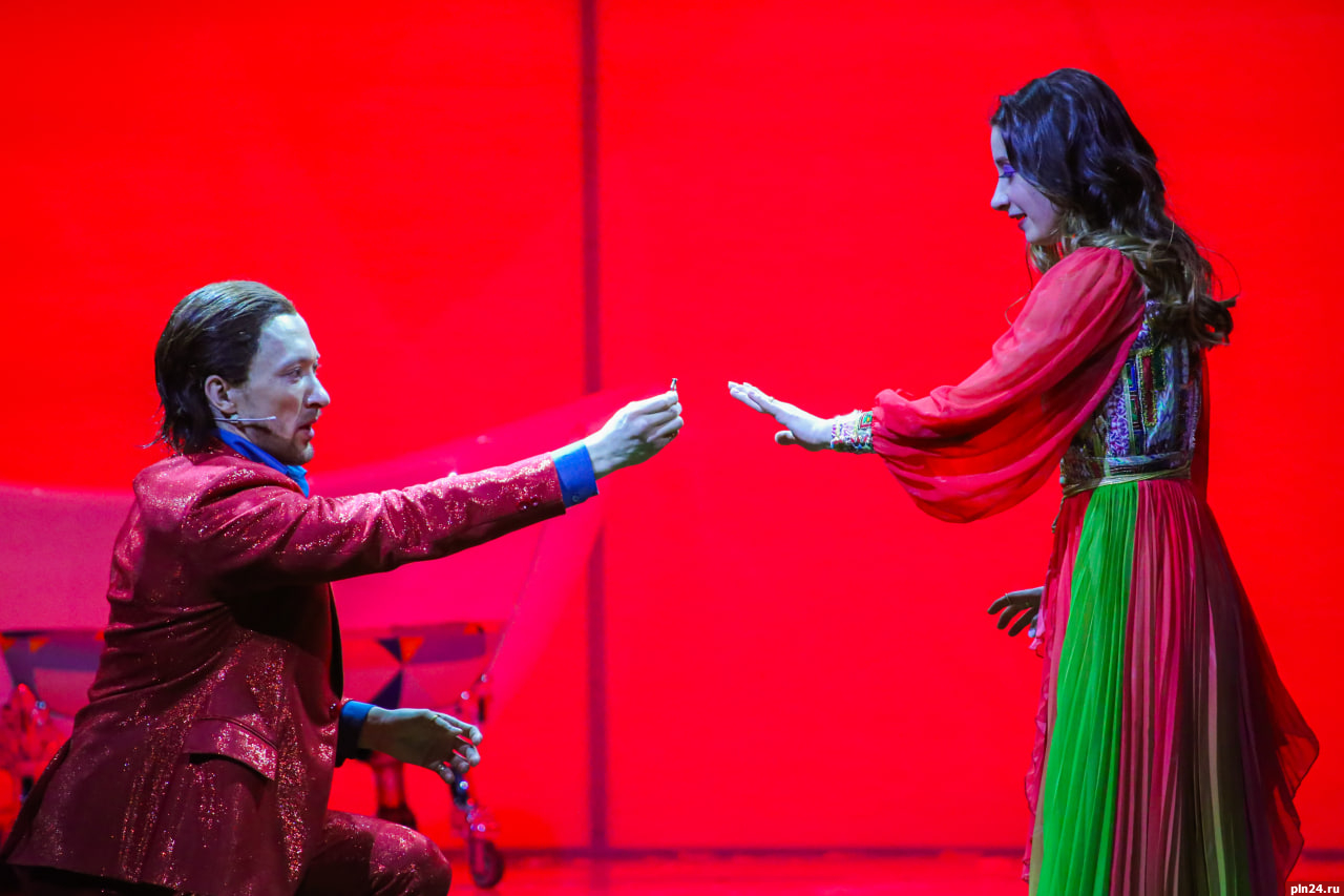 Три премьерных показа «Влюбленных» Карло Гольдони прошли в Псковском театре драмы