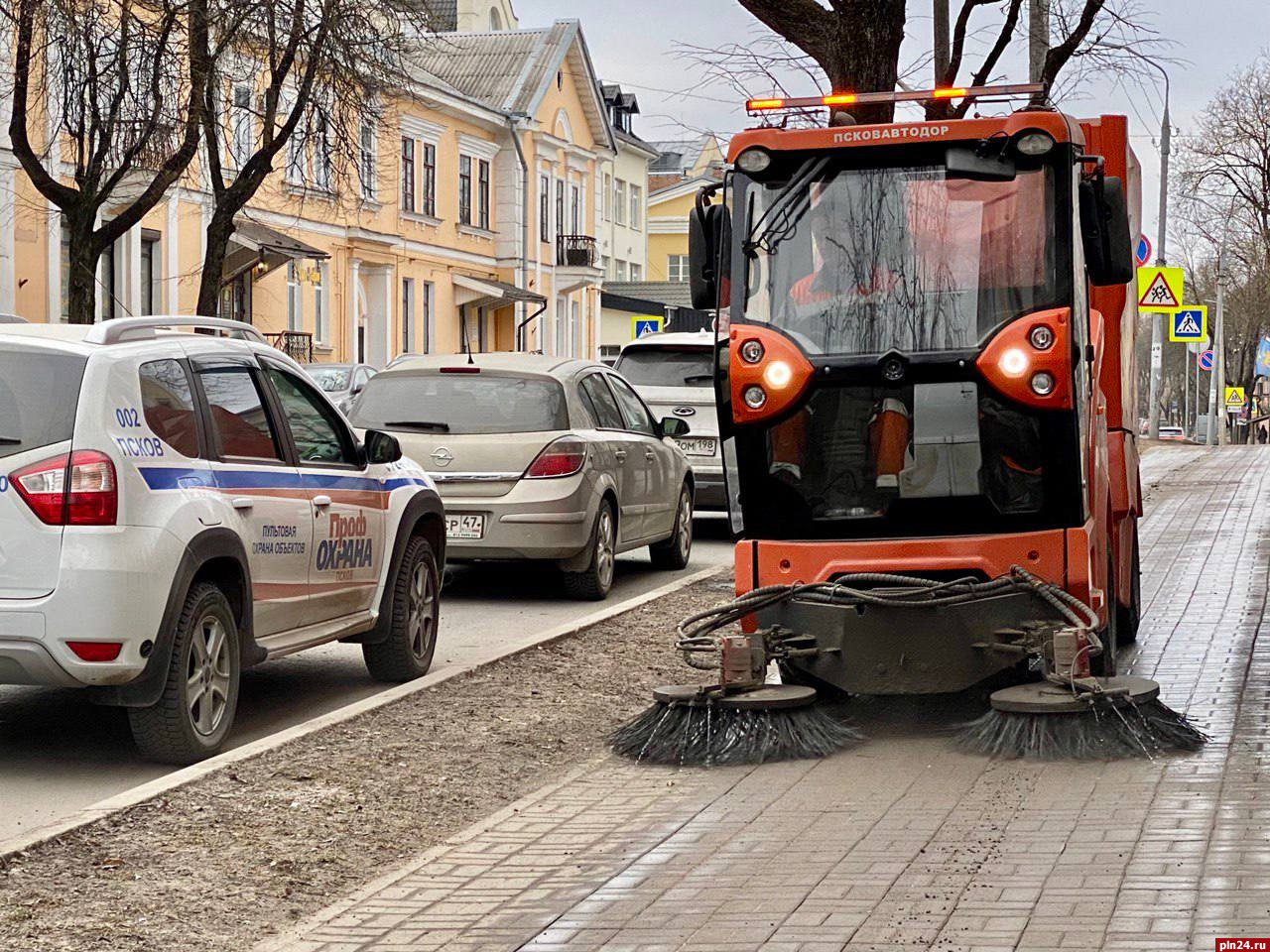 Количество техники для уборки улиц увеличат в Пскове