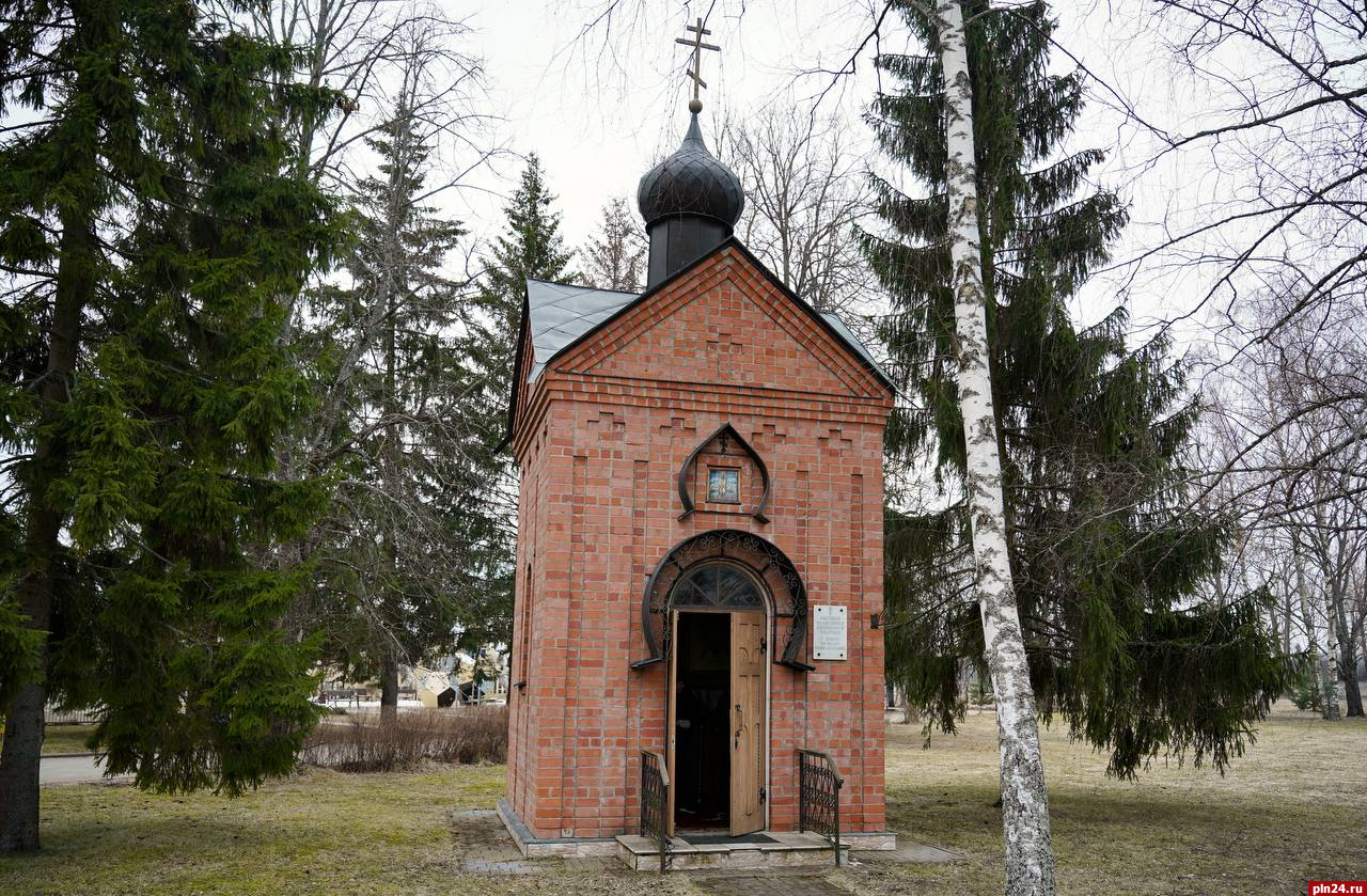 Учебную звонницу доставили в Псково-Печерскую духовную семинарию