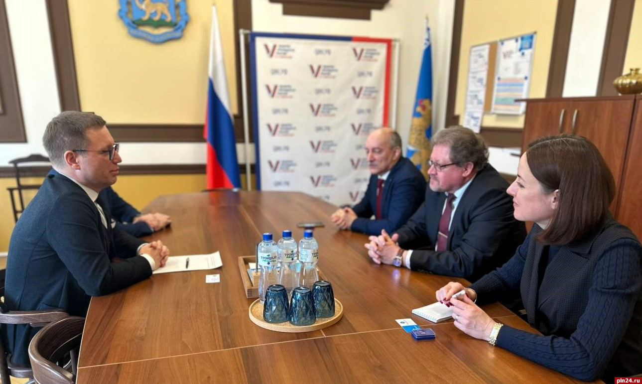Дмитрий Шахов и Владимир Лозбинев встретились с руководством Избирательной комиссии Псковской области