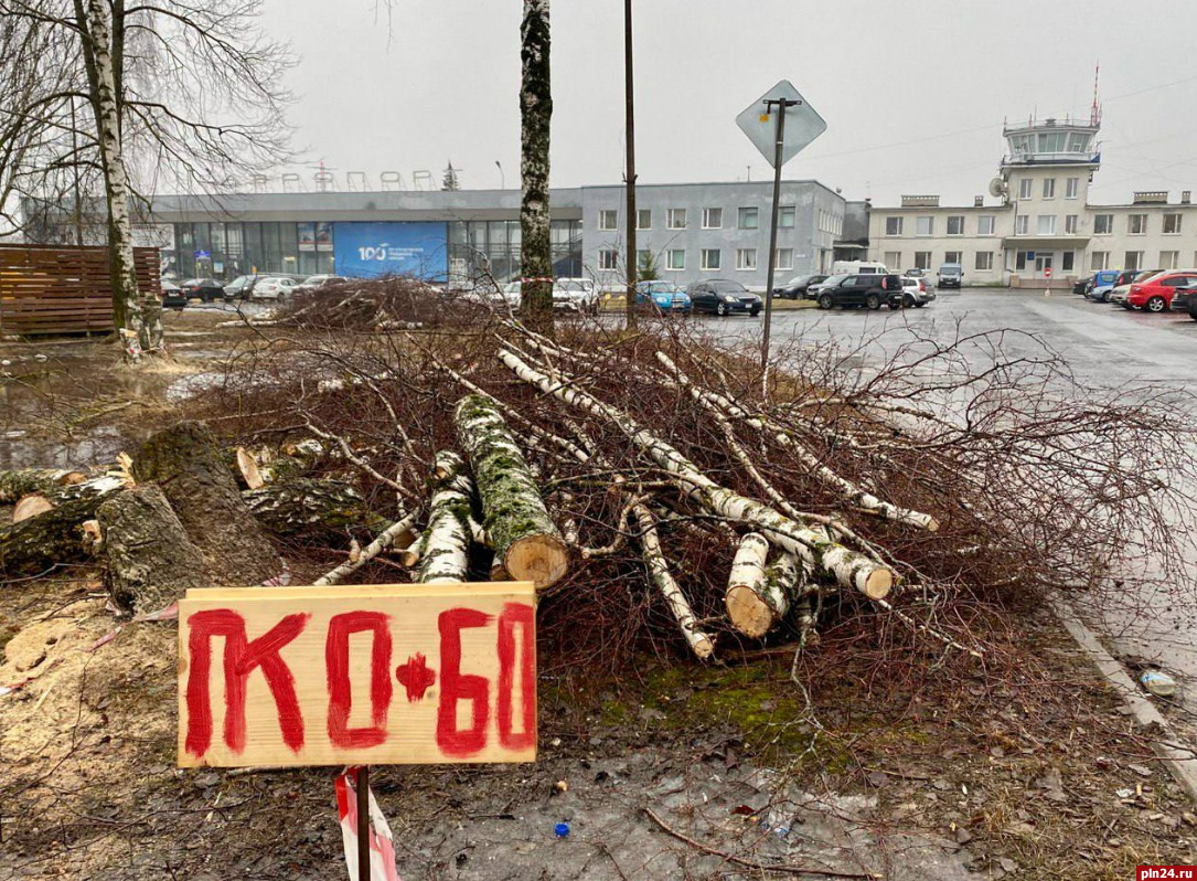 Привокзальная площадь псковского аэропорта закрывается для автотранспорта