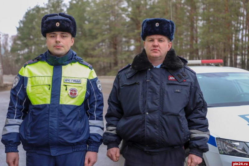 Сотрудники полиции в Псковской области сопроводили роженицу в перинатальный центр