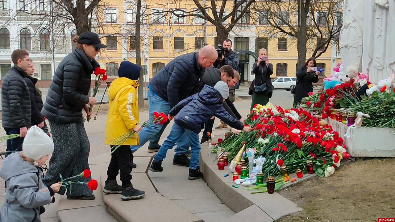 Борис Елкин почтил память погибших в результате теракта
