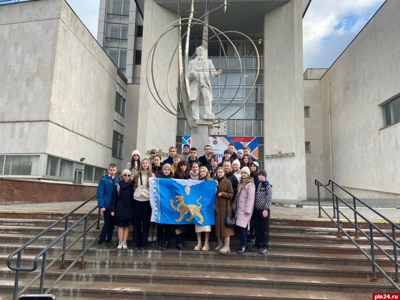 Псковские школьники принимают участие в Международном форуме научной молодежи «Шаг в будущее»