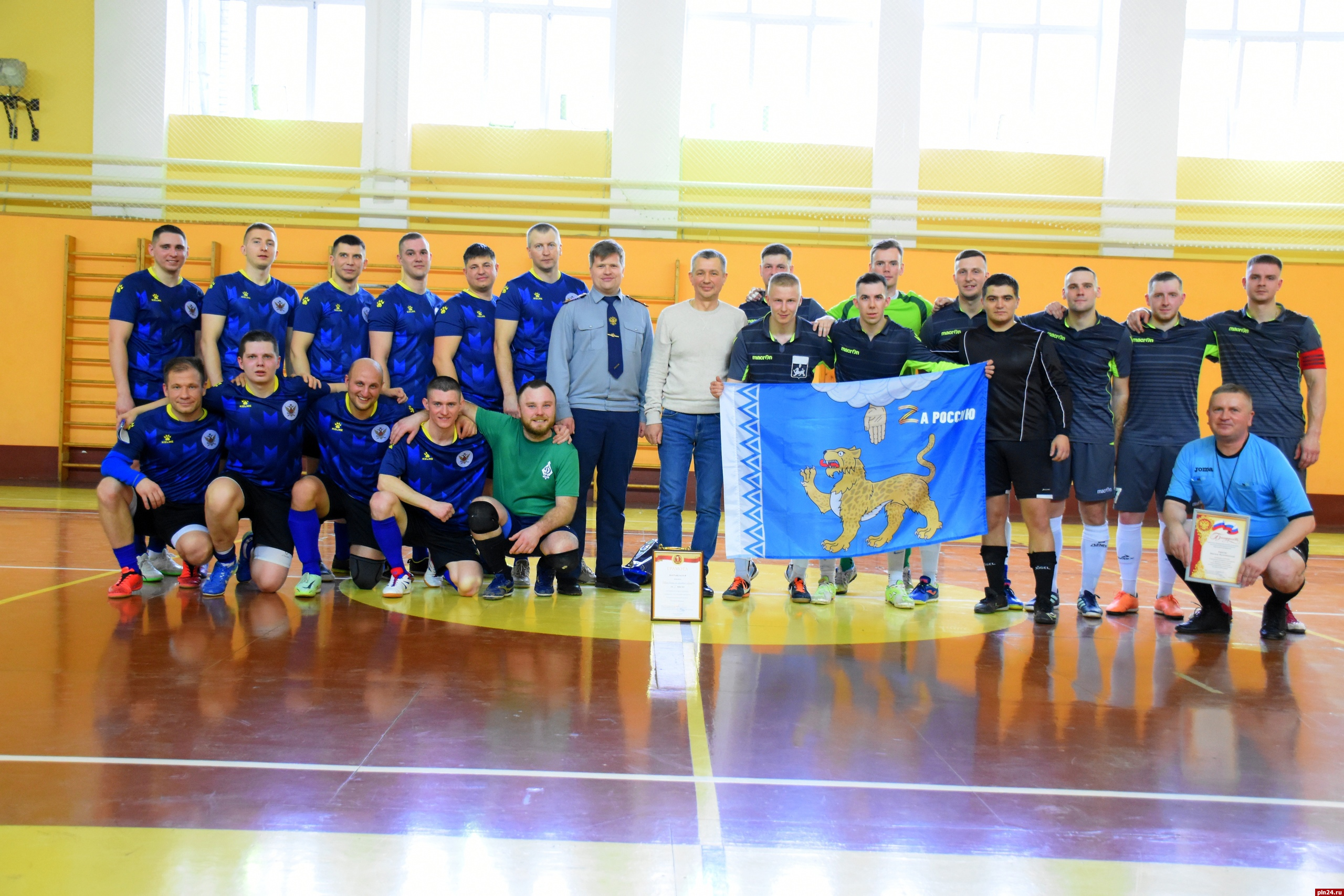 Спортсмены псковского УФСИН провели товарищеский матч по футзалу с коллегами в Новгороде