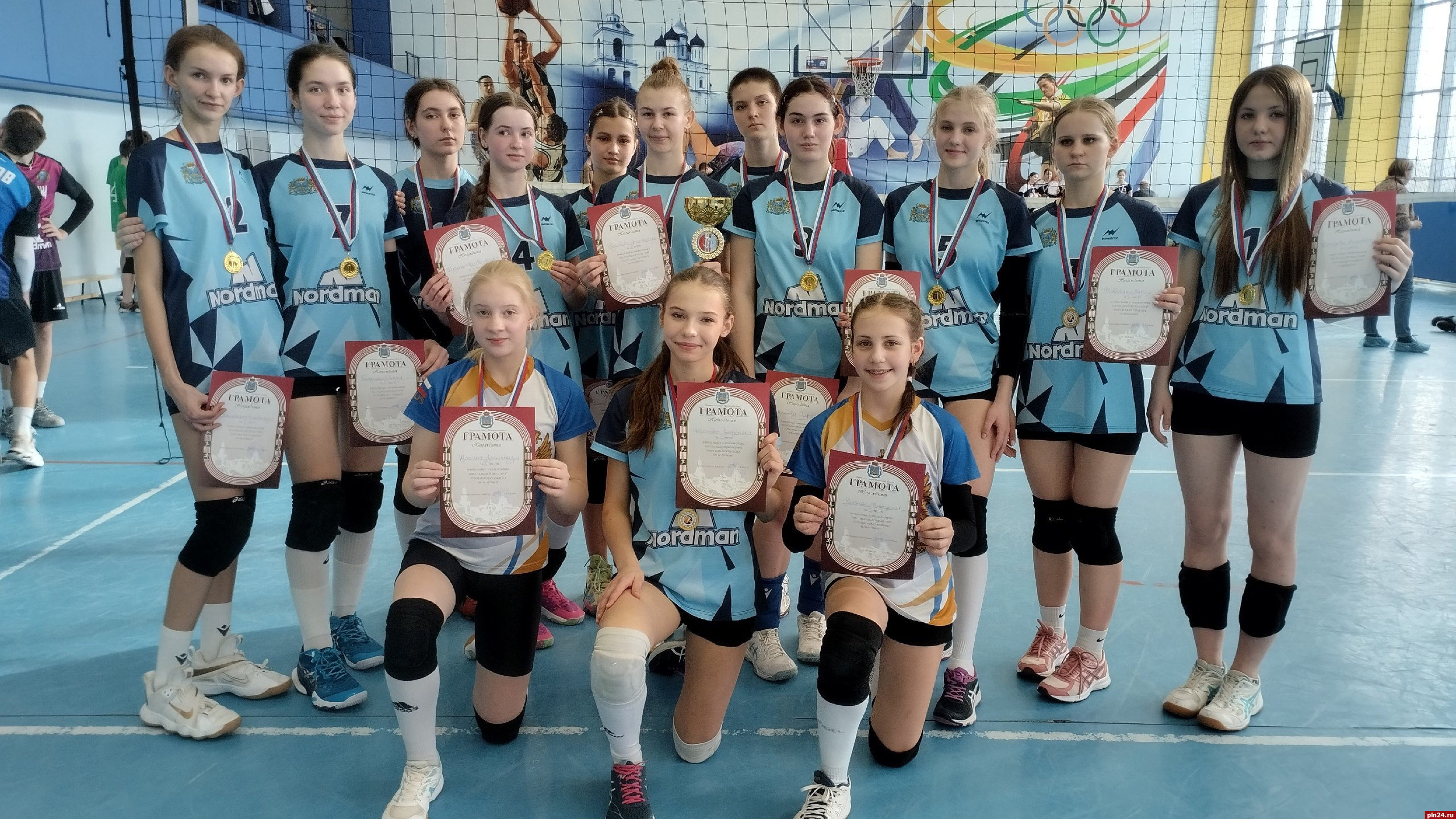Псковская команда по волейболу победила на областной спартакиаде 
