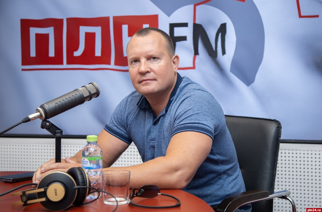 Олег Брячак призвал ввести в учебных заведениях вооруженную охрану