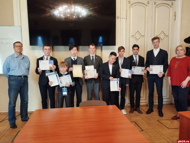 Специальные грамоты и дипломы получили псковские школьники на Международном форуме «Шаг в будущее»