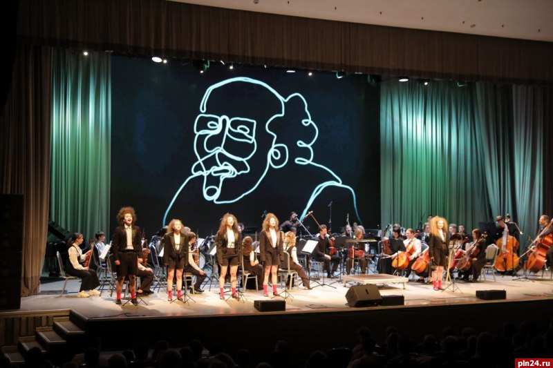 Музыканты псковской детской филармонии выступили с первым отчетным концертом