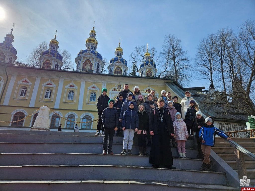 Учащиеся воскресной школы посетили Псково-Печерскую обитель
