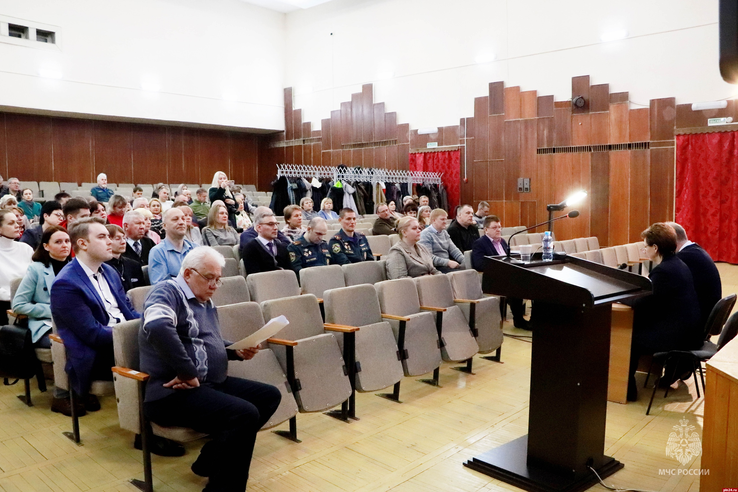 Сотрудники МЧС России приняли участие в учениях по гражданской обороне в Псковской области