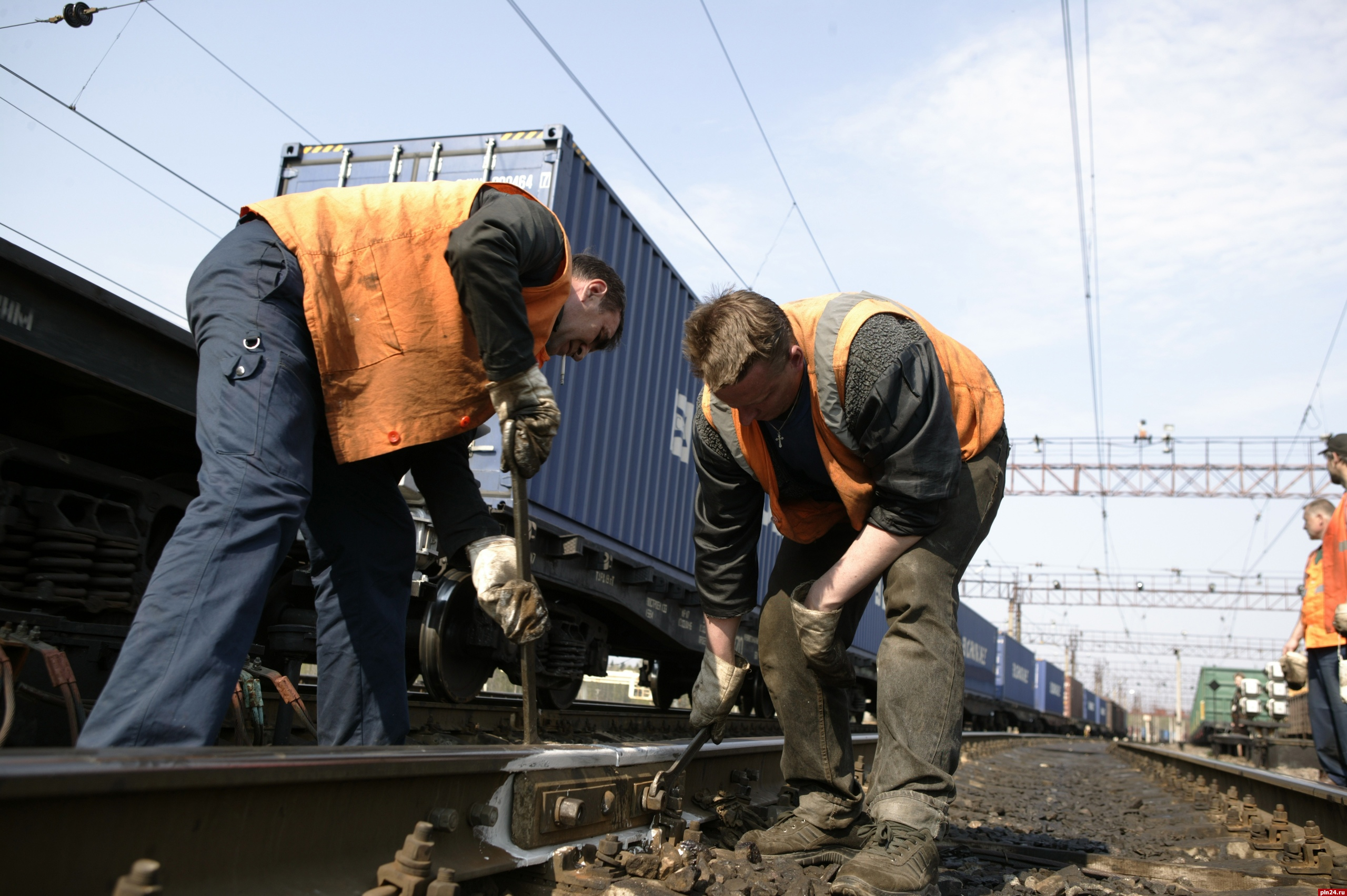 Более 80 км железнодорожных путей отремонтируют в Псковской области
