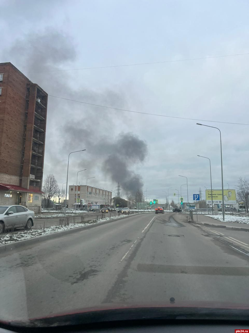 Фотофакт: Столб дыма поднялся на Запсковье