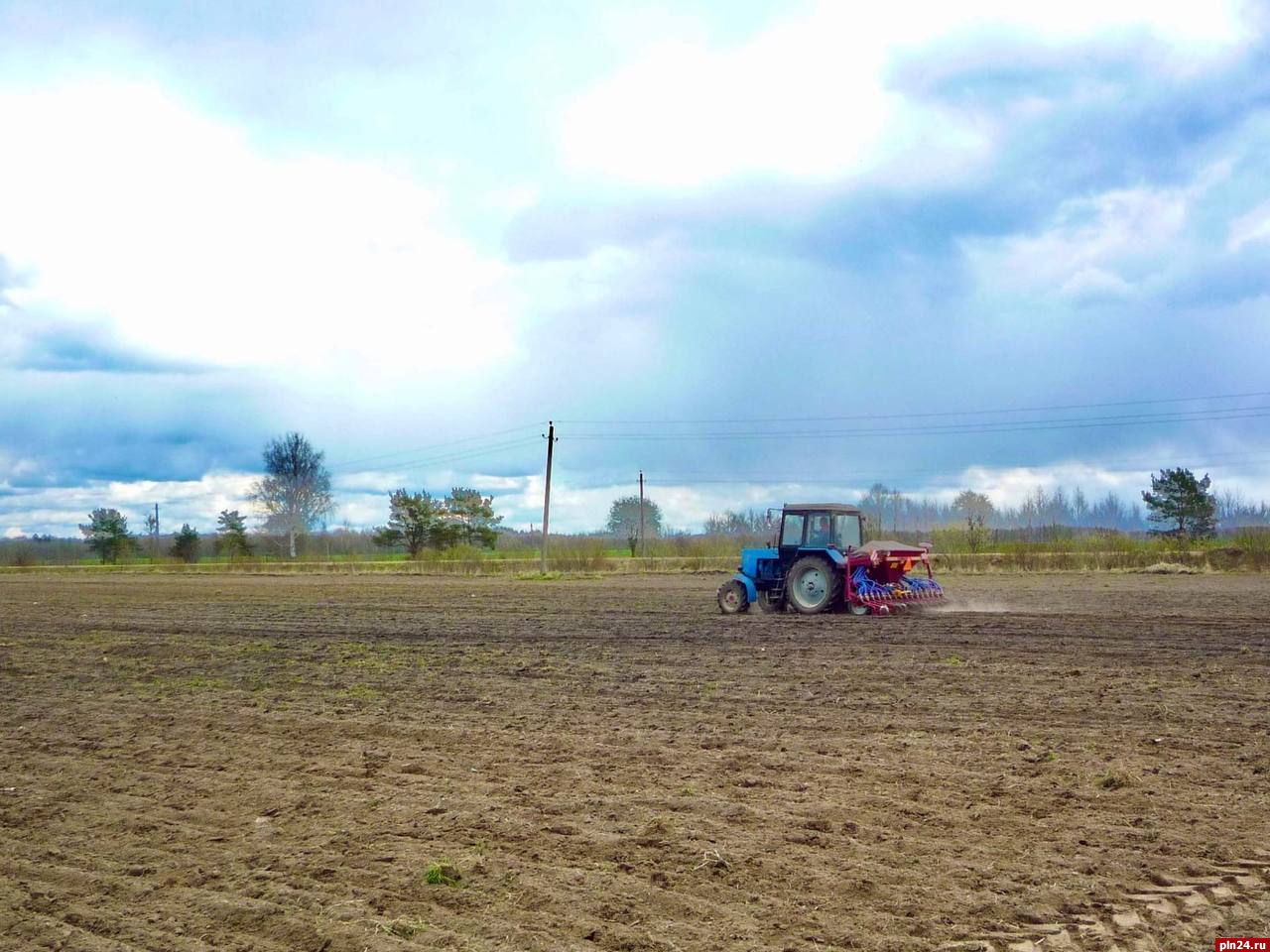 Сельхозпредприятия Псковского района ведут подготовку к весенним полевым работам
