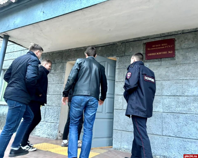 Антинаркотический рейд провели полицейские в общежитии в Великих Луках