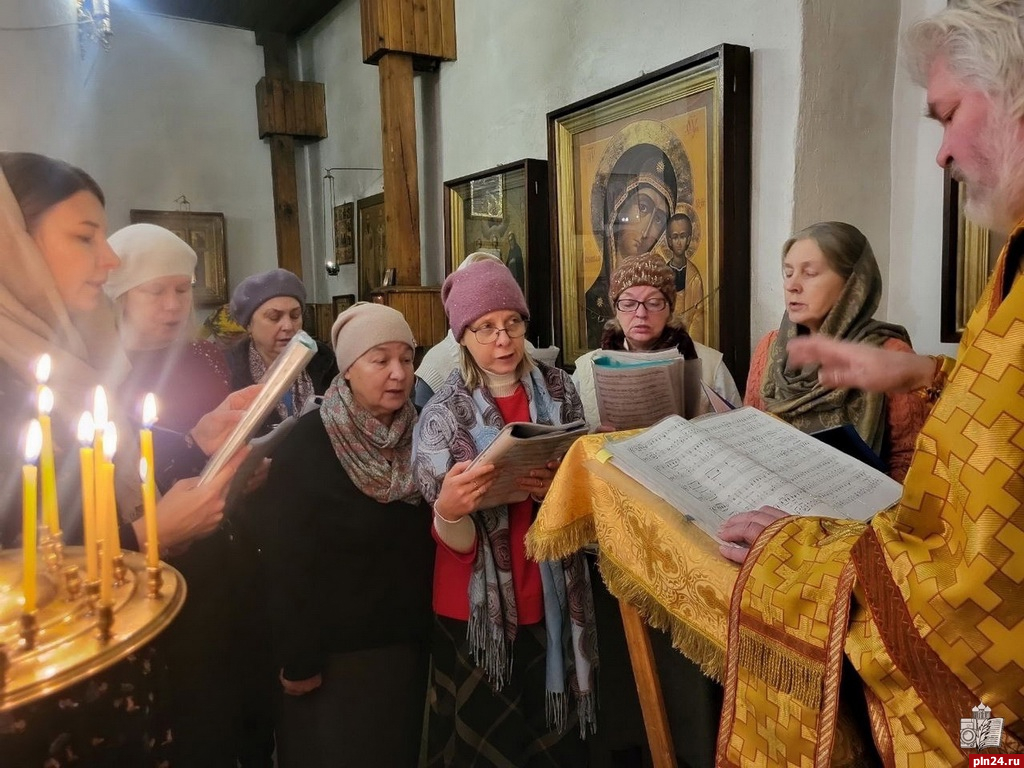 Народный хор псковского храма приглашает желающих на обучение клиросному пению