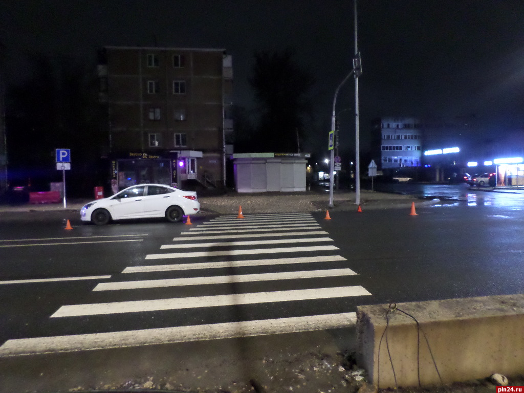 Пешехода сбили на улице Яна Фабрициуса в Пскове
