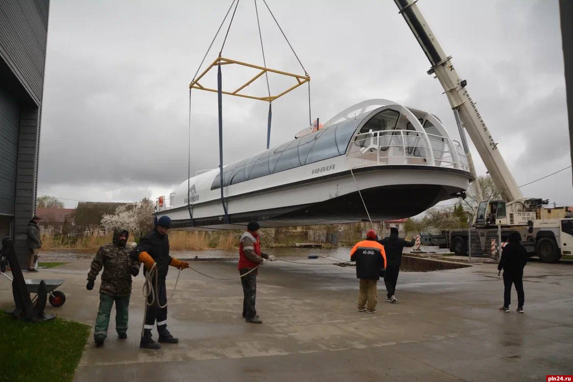 Новое пассажирское судно «Иния» держит путь в Псковскую область