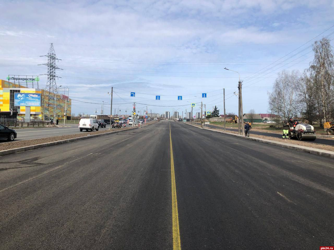 Правая сторона улицы Юбилейной в Пскове откроется для транспорта вечером