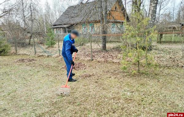 Осужденные в Псковской области принимают участие в благоустройстве городских территорий