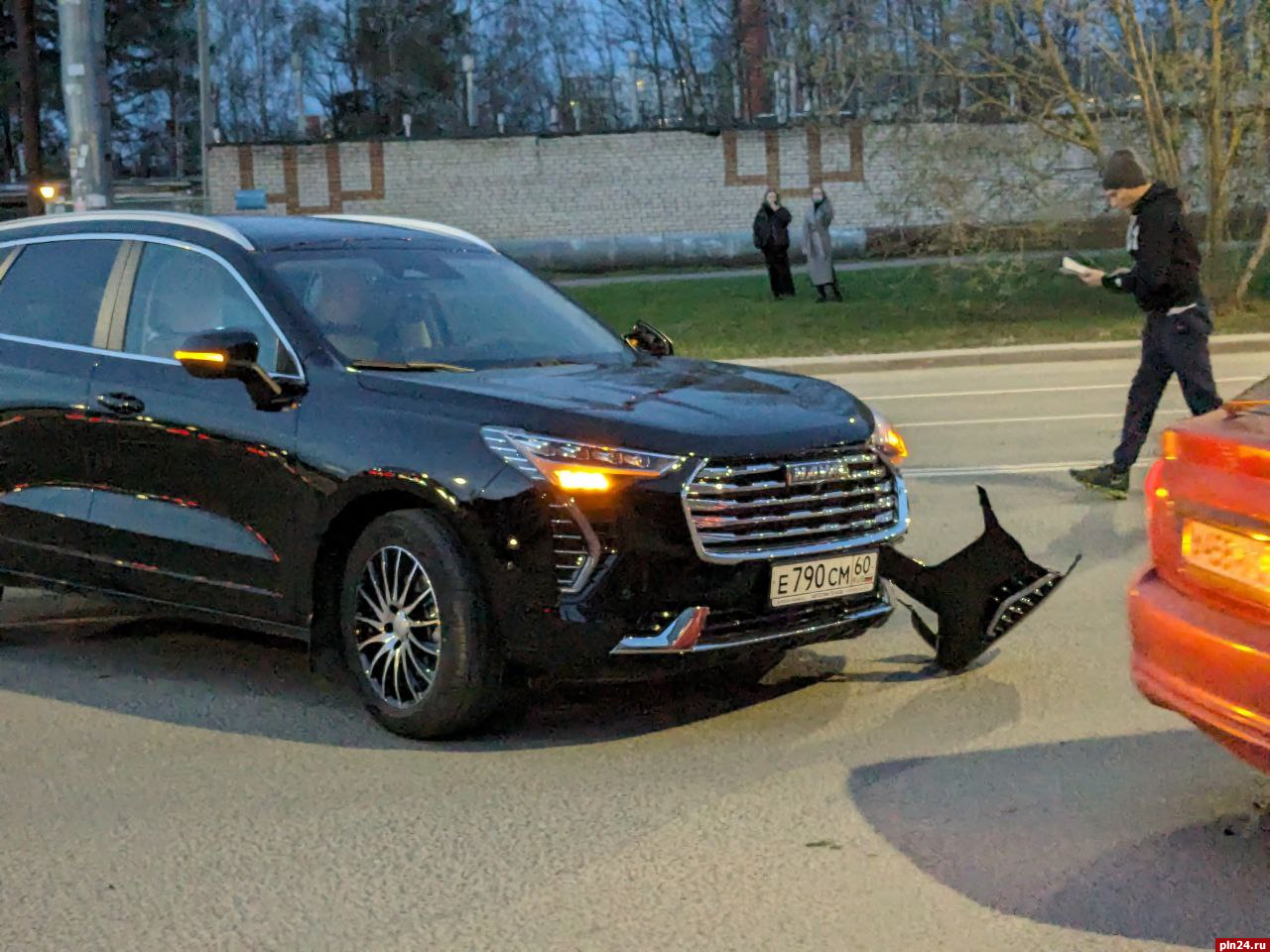 Ford и Haval столкнулись на улице Рокоссовского в Пскове | 12.04.2024 |  Псков - БезФормата