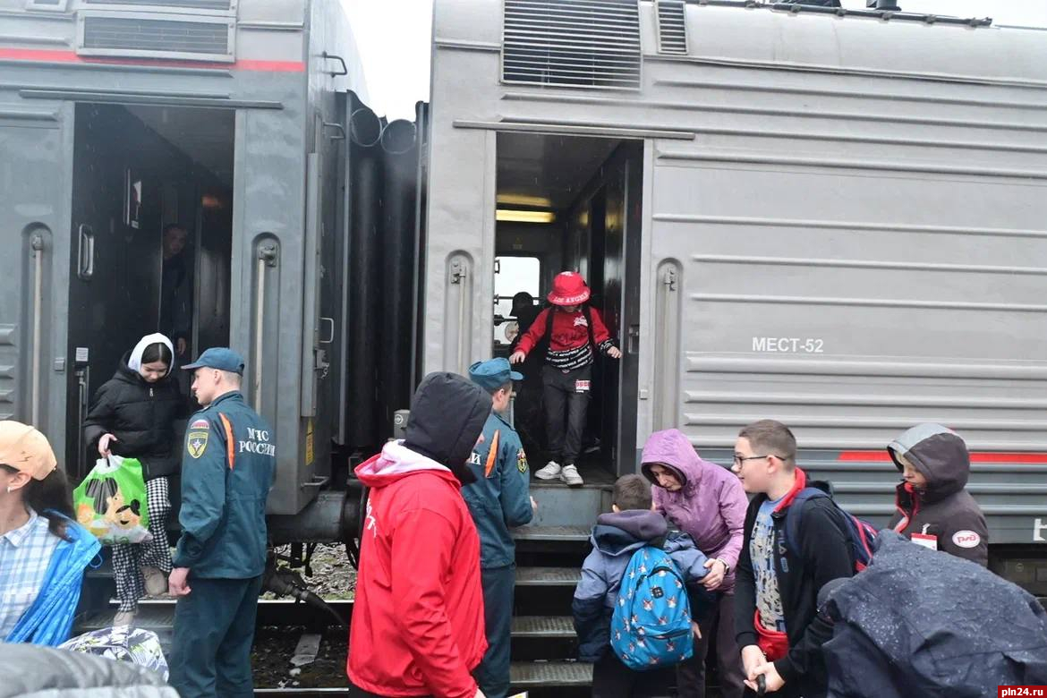 Более 400 детей из Белгородской области приехали в Великие Луки |  13.04.2024 | Псков - БезФормата