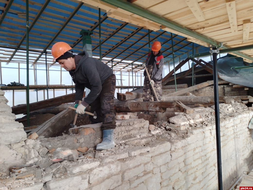 В Пскове начался ремонт колокольни Стефаниевской церкви